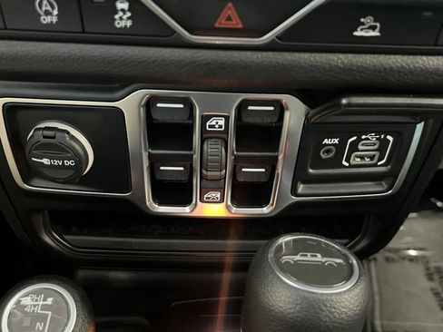 Used 2025 Jeep Gladiator Sport AWD/4WD image 42