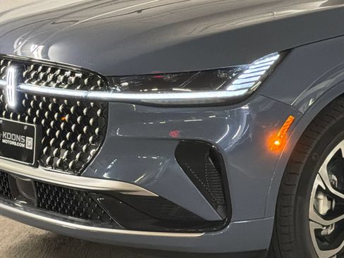 New 2026 Lincoln Nautilus Reserve AWD/4WD image 2