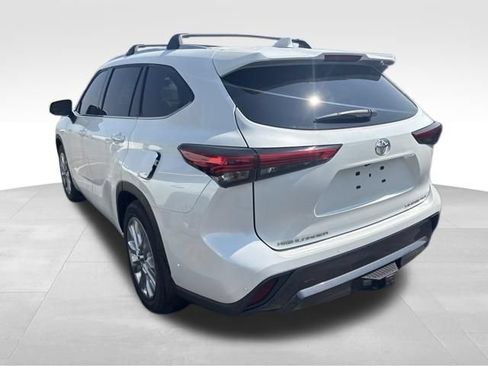 Used 2022 Toyota Highlander Limited AWD/4WD image 17
