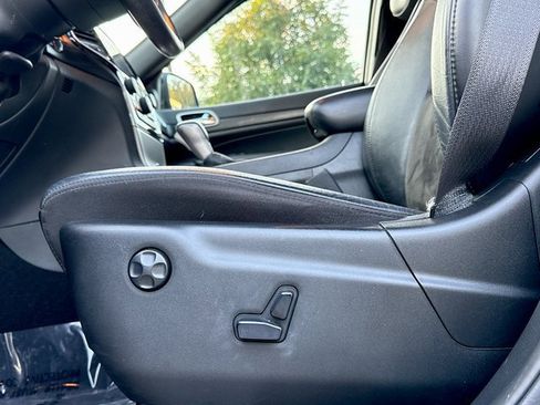 Used 2020 Jeep Grand Cherokee Altitude image 12