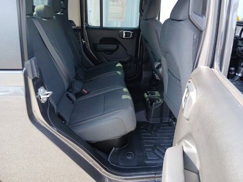 Used 2025 Jeep Gladiator Sport image 41