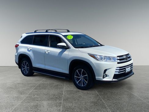Used 2019 Toyota Highlander XLE FWD image 7