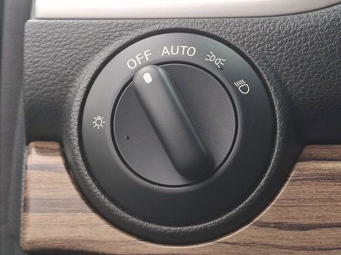 Used 2016 Nissan Titan SL AWD/4WD image 25