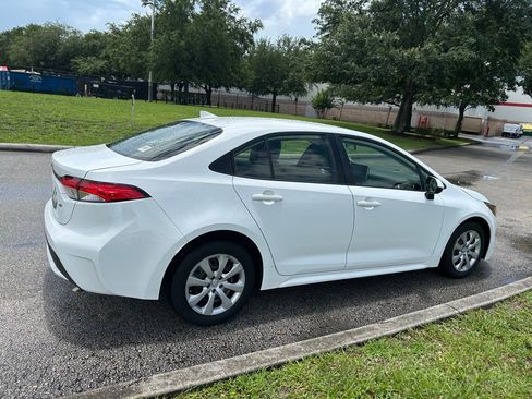 Used 2020 Toyota Corolla LE FWD image 6