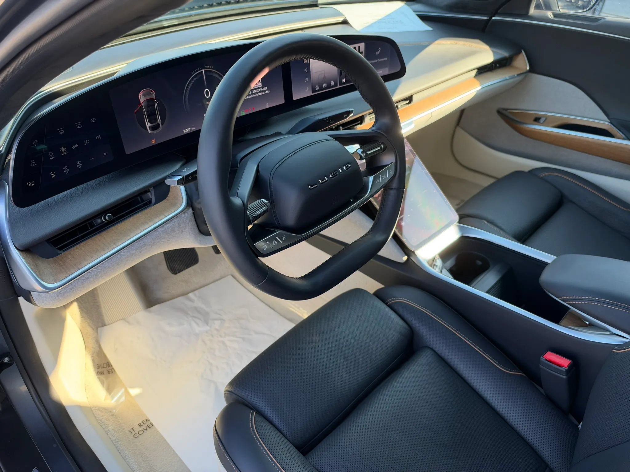 Used 2025 Lucid Air Pure RWD image 8