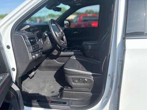 Used 2025 GMC Yukon AT4 Ultimate AWD/4WD image 9