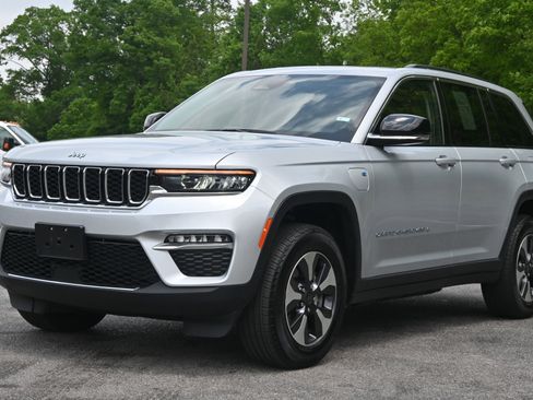 Used 2023 Jeep Grand Cherokee image 5