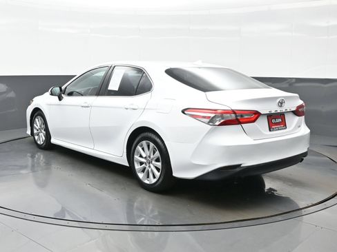 Used 2019 Toyota Camry LE w/ Convenience Package FWD image 4