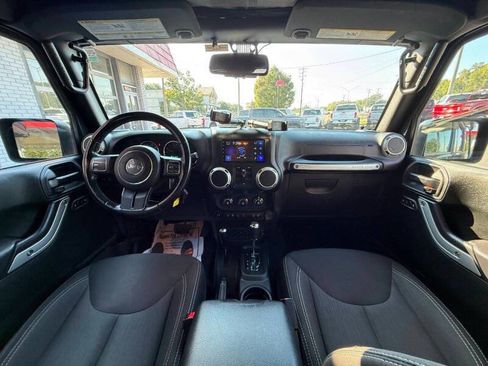 Used 2017 Jeep Wrangler Unlimited Rubicon w/ Cold Weather Group AWD/4WD image 23