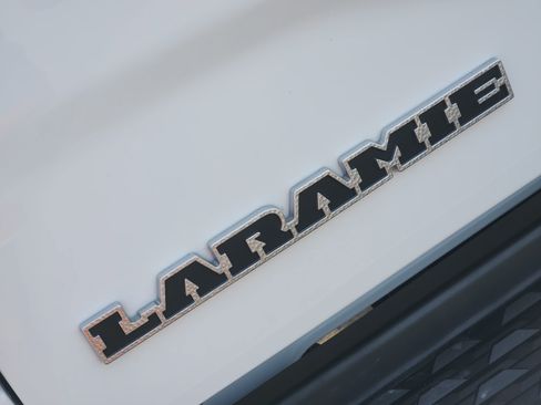 Used 2025 RAM 2500 Laramie AWD/4WD image 13