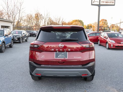 Used 2023 Nissan Rogue SV image 9