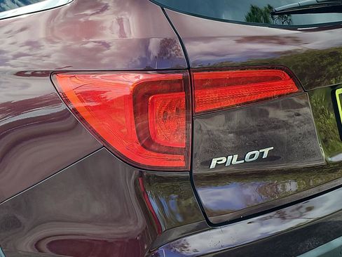 Used 2017 Honda Pilot Touring image 38