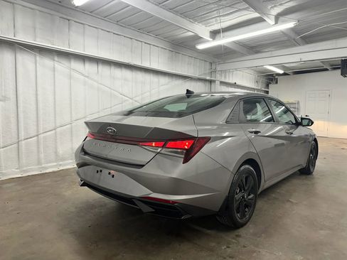 Used 2023 Hyundai Elantra SEL image 4