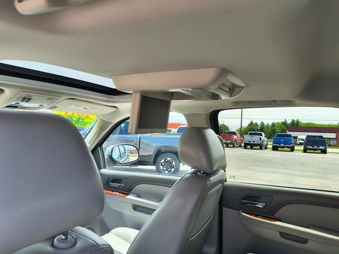 Used 2011 Chevrolet Avalanche LTZ AWD/4WD image 13