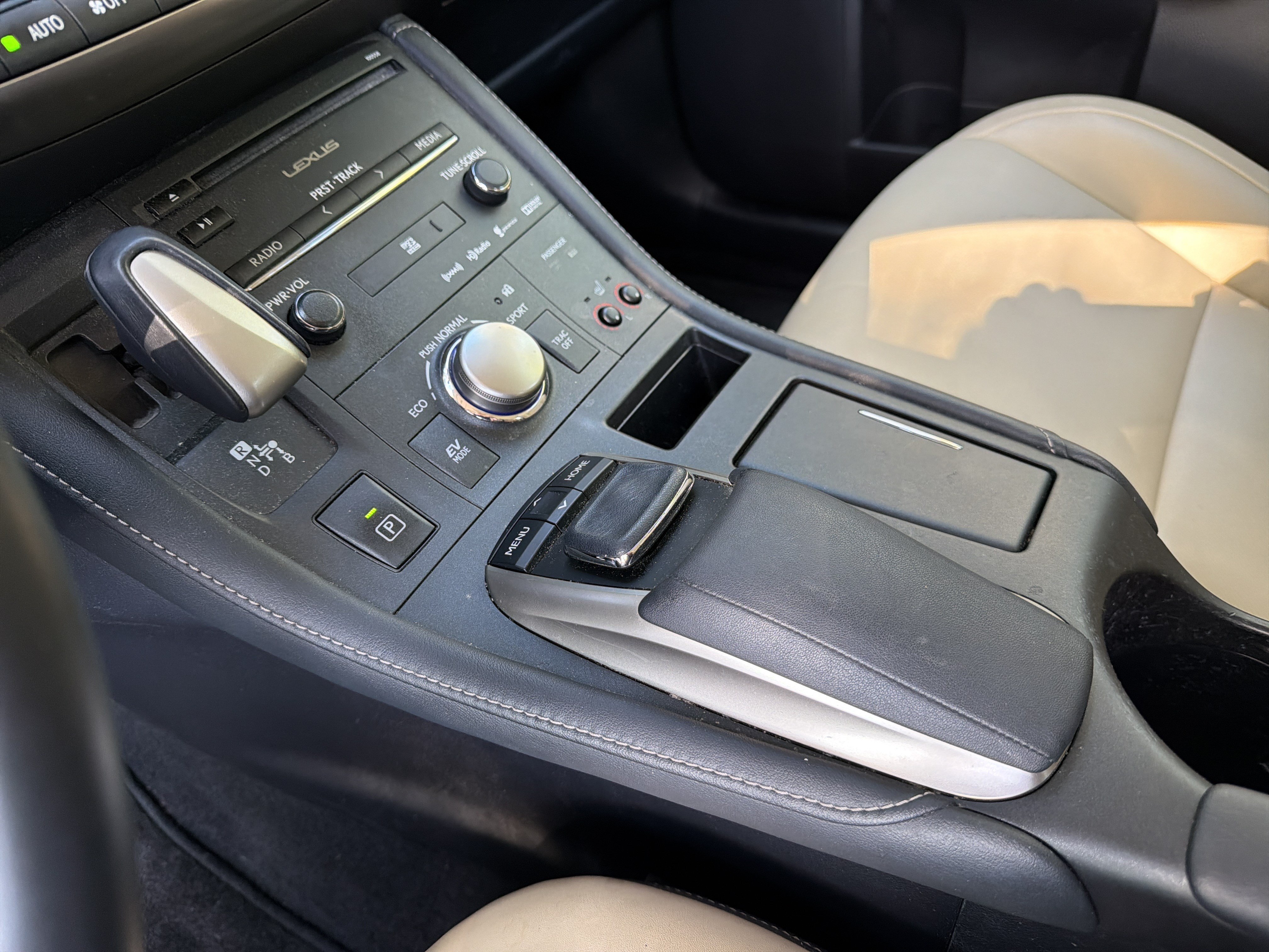 Used 2015 Lexus CT 200h w/ Navigation Package FWD image 27