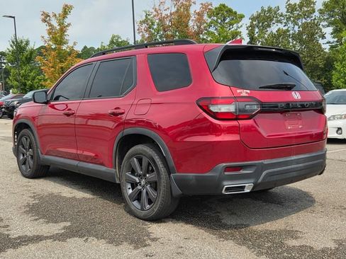 Used 2023 Honda Pilot Sport image 3
