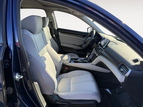 Used 2018 Honda Accord EX image 19