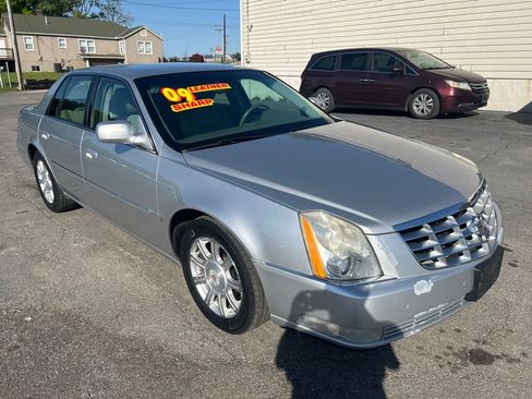Used 2009 Cadillac DTS FWD image 4