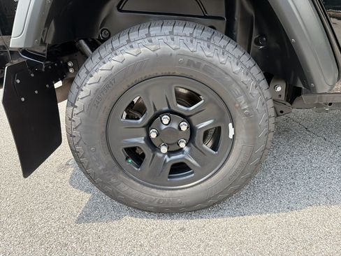 Used 2020 Jeep Wrangler Unlimited Sport AWD/4WD image 22