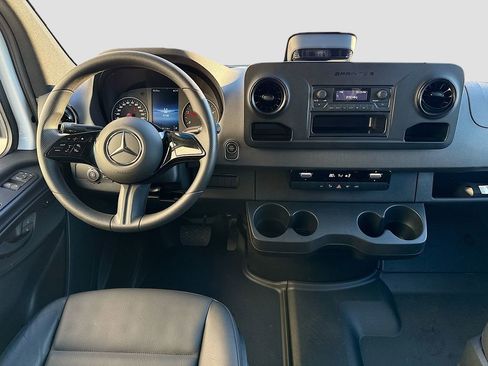 Used 2025 Mercedes-Benz Sprinter 2500 image 21