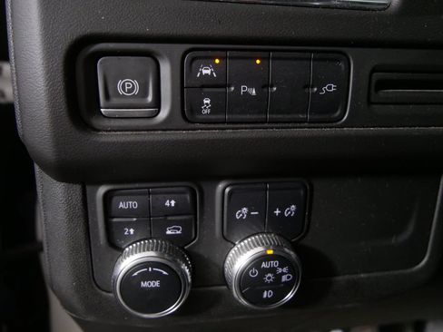 Used 2021 GMC Yukon SLT w/ SLT Premium Package AWD/4WD image 11
