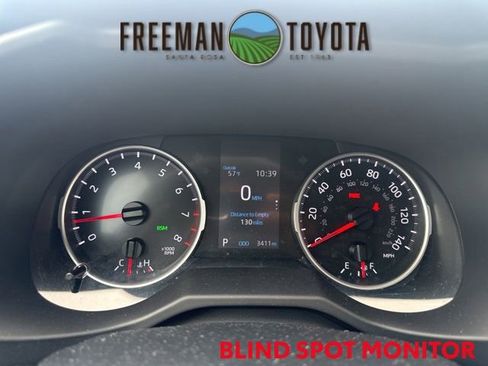 Used 2022 Toyota RAV4 XLE Premium FWD image 8