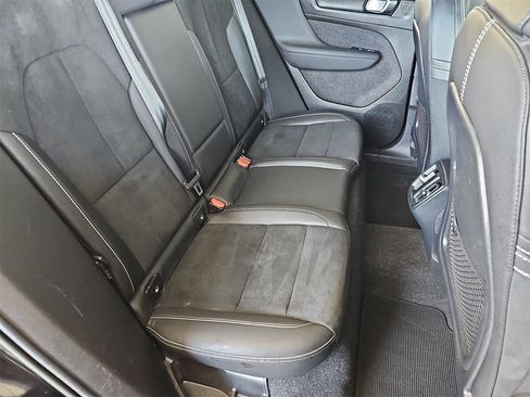 Used 2022 Volvo XC40 T5 R-Design w/ Advanced Package image 14