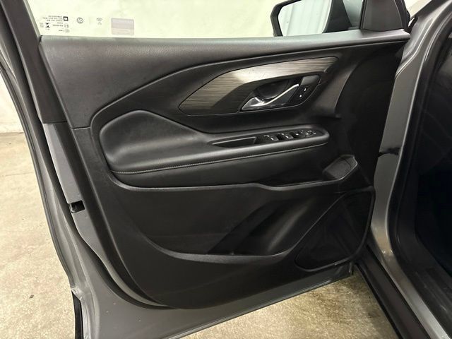 Used 2024 GMC Terrain SLE FWD image 30
