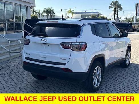 Used 2025 Jeep Compass Latitude AWD/4WD image 5