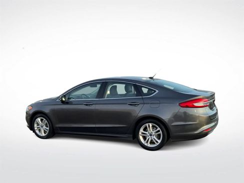 Used 2018 Ford Fusion SE w/ Fusion SE Technology Package image 6