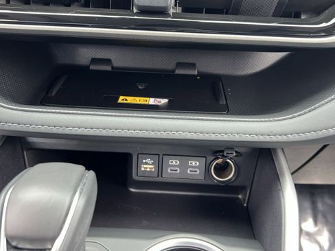 Used 2024 Toyota Highlander XLE image 35