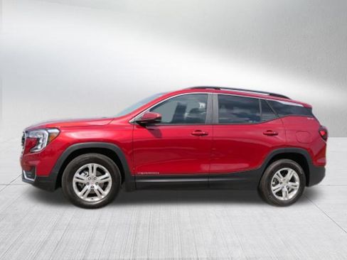 Used 2024 GMC Terrain SLE w/ Driver Convenience Package image 5