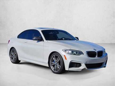 Used 2016 BMW M235i Coupe image 3