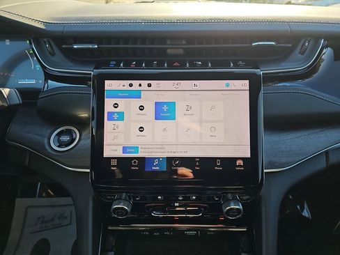 Used 2023 Jeep Grand Cherokee Overland w/ Luxury Tech Group IV image 26