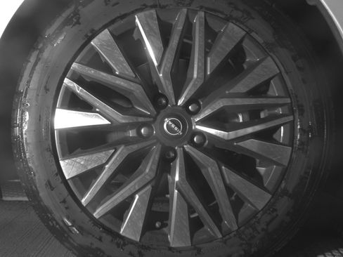 Used 2025 Nissan Altima 2.5 SV image 13