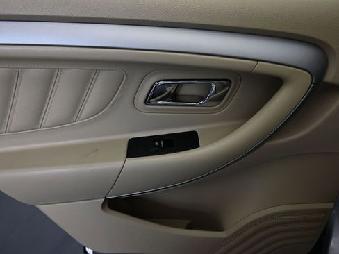 Used 2017 Ford Taurus SE image 27