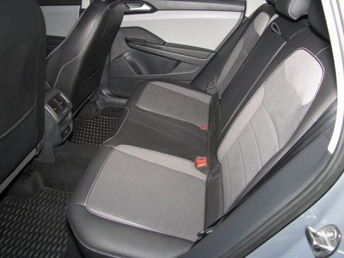 Used 2022 Volkswagen Taos SE image 12