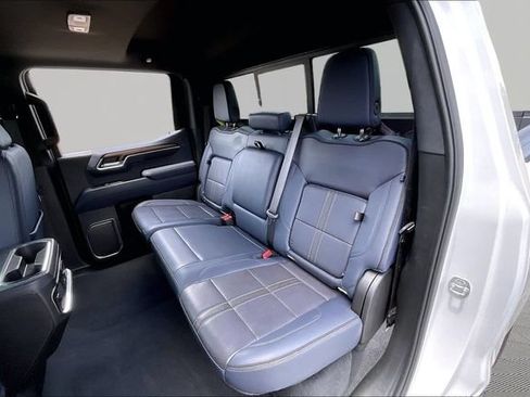 Used 2025 Chevrolet Silverado 1500 High Country w/ Technology Package AWD/4WD image 16