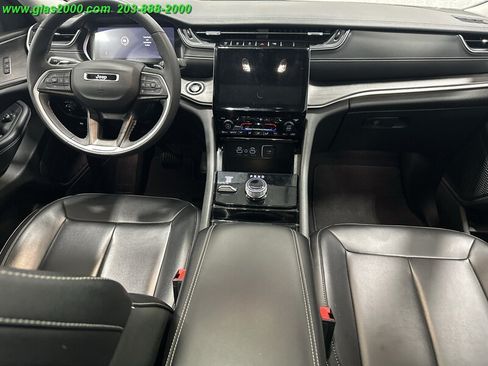 Used 2023 Jeep Grand Cherokee L Limited AWD/4WD image 6