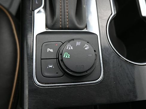 Used 2019 Chevrolet Blazer Premier w/ Sun and Wheels Package AWD/4WD image 23
