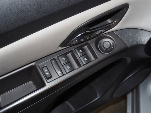 Used 2015 Chevrolet Cruze LS image 18