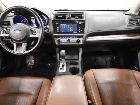 Used 2017 Subaru Outback 2.5i Touring AWD/4WD image 3