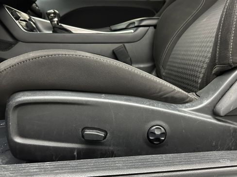 Used 2021 Dodge Challenger SXT image 12