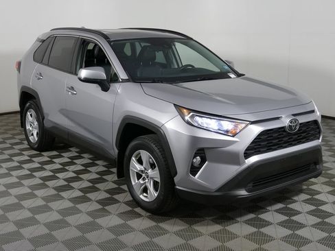 Used 2019 Toyota RAV4 XLE w/ Convenience Package AWD/4WD image 1