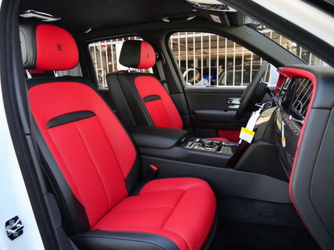 New 2026 Rolls-Royce Cullinan Black Badge AWD/4WD image 32