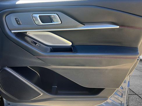 Used 2025 Ford Explorer ST image 19