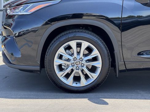 Certified 2026 Toyota Highlander Limited AWD/4WD image 32