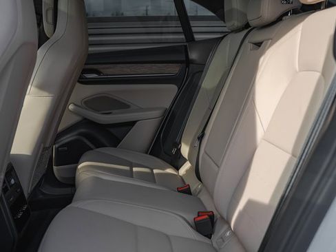 Used 2025 Porsche Macan 4 Electric image 24