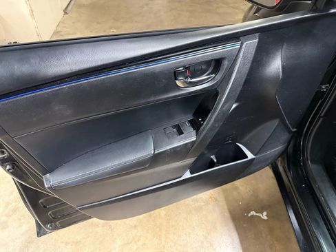 Used 2018 Toyota Corolla SE image 9