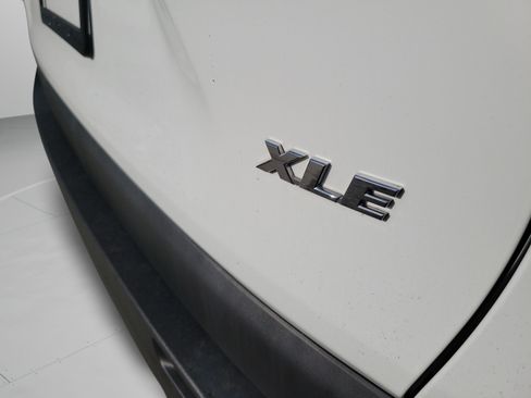Used 2022 Toyota RAV4 XLE w/ Convenience Package FWD image 29